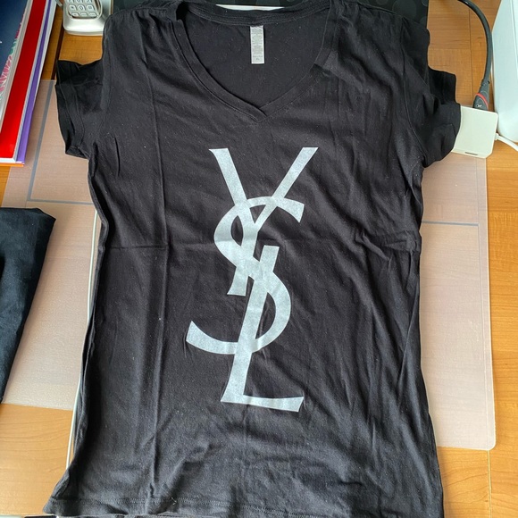 Tops - Black V-neck Tshirt